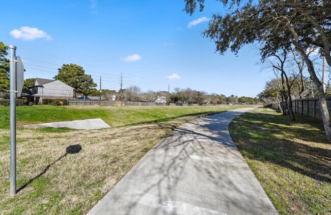 Foto del edificio - 16906 Scenic Lakes Way