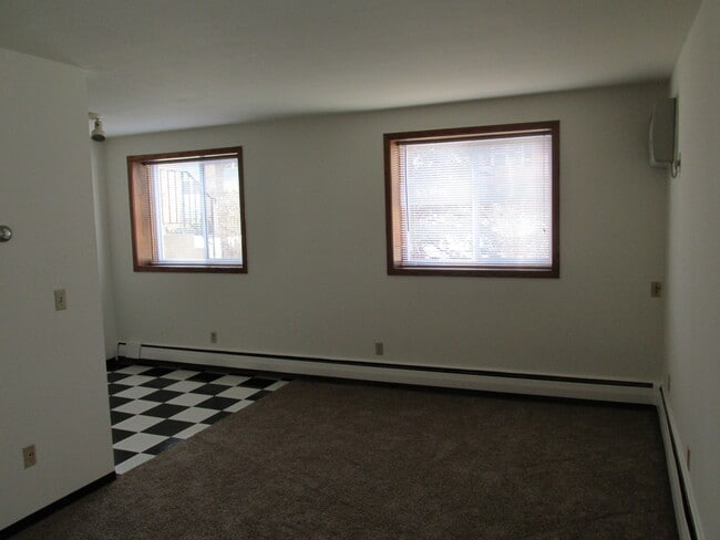 Building Photo - 2209 Bryant Ave S