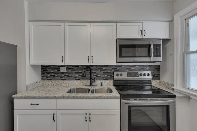 Foto del edificio - 354 N Roosevelt Ave