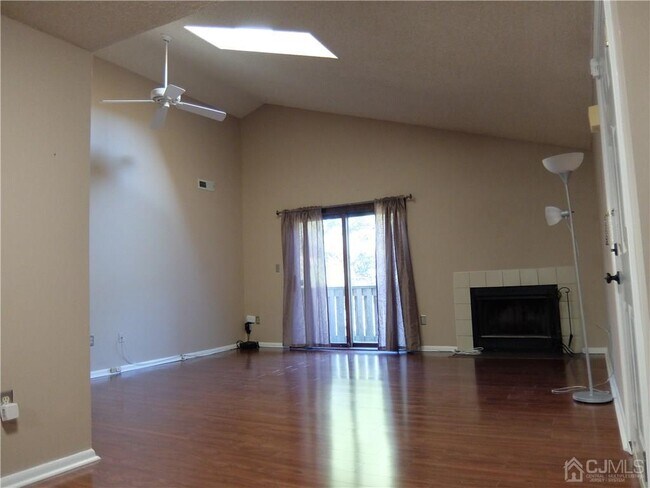 Foto del edificio - 2206 Ravens Crest Dr