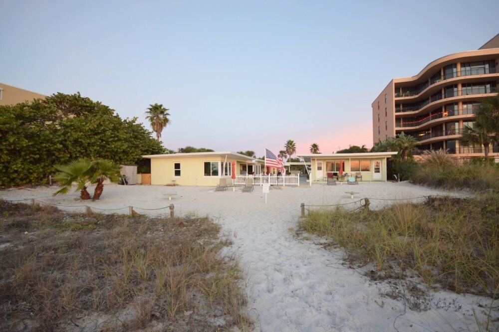 Primary Photo - 19540 Gulf Blvd