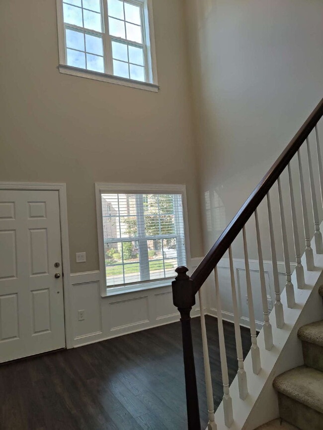 Building Photo - 847 Silver Leaf Dr