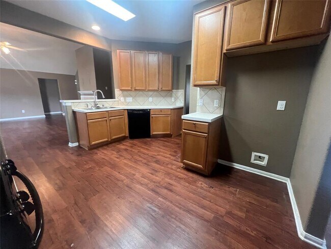Building Photo - 5011 Forest Hurst Glen