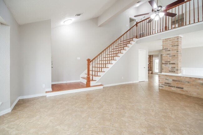 Building Photo - 1715 Windy Knoll Dr