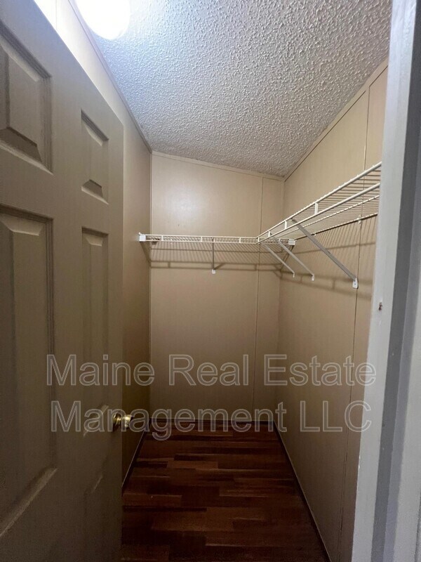 Building Photo - 20 Pond View Rd