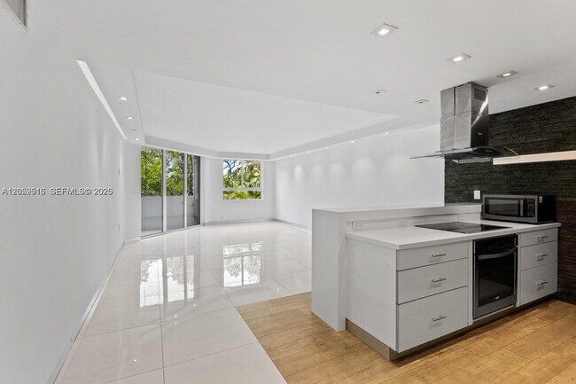 Building Photo - 181 Crandon Blvd