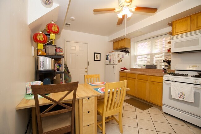 Foto del edificio - 1317 N Maplewood Ave