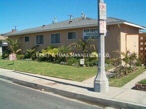 Building Photo - 4552 N Lakewood Blvd