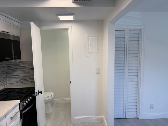 Foto del edificio - 333 SW 21st St
