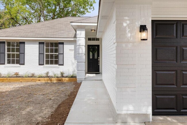 Building Photo - 1006 Cottonbowl Dr