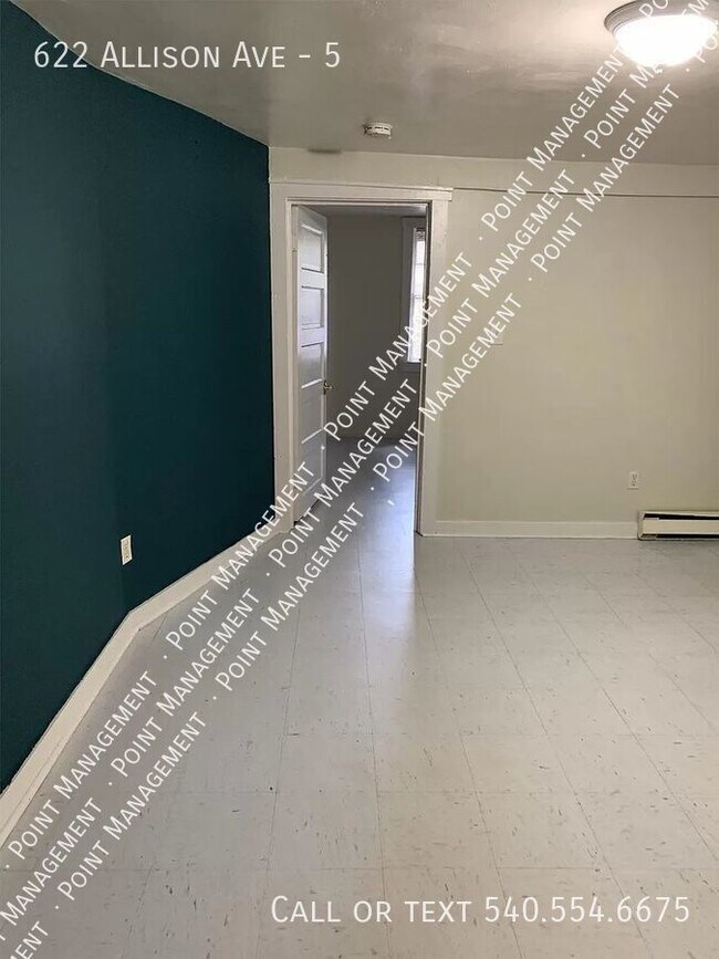Building Photo - Cozy 1 bedroom Basement Apartment