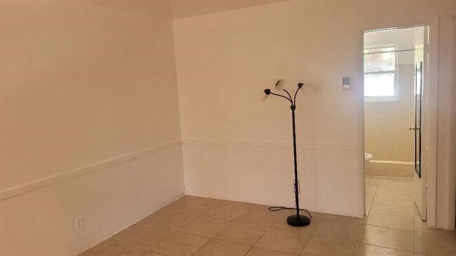 Building Photo - 728 SE 19th Ave