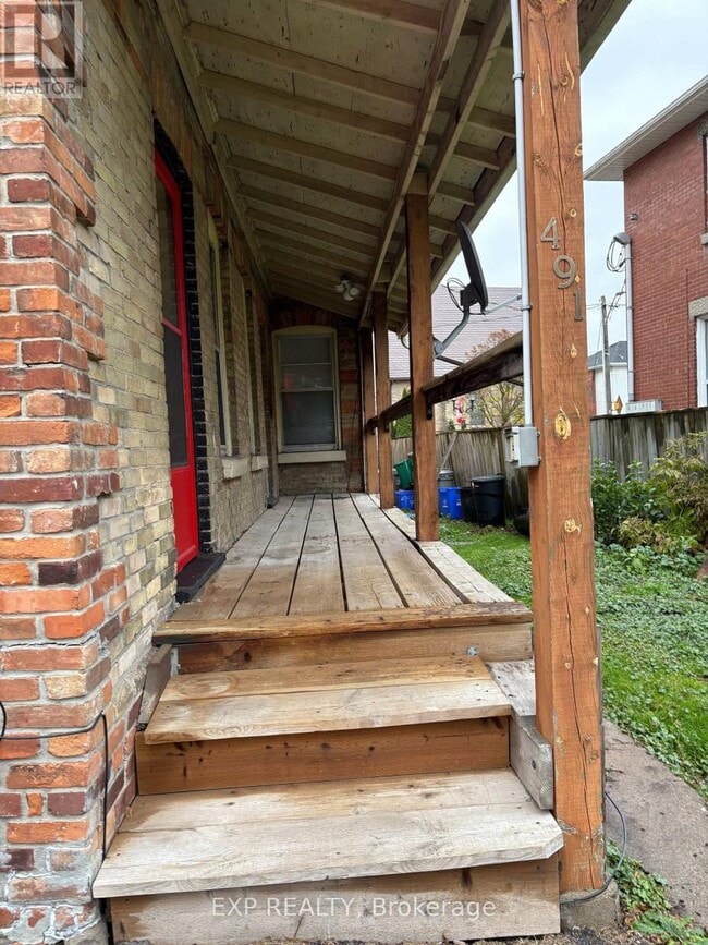 Building Photo - 491 Eagle St