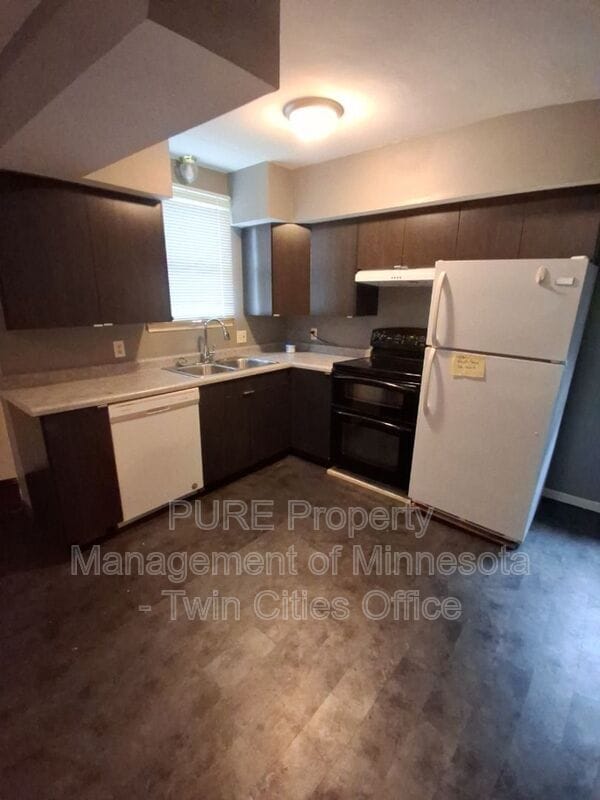 Building Photo - 518 3rd St N