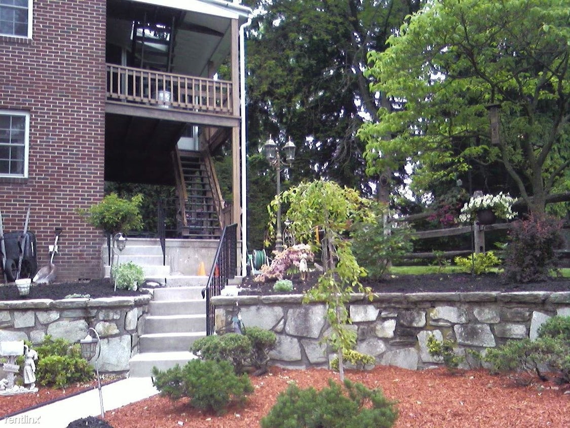 Building Photo - 423 S Main St