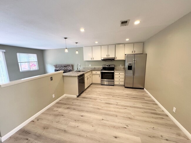 Foto del edificio - Perfect Shape Single Family Home in Dublin with many upgrades