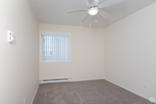 2HAB, 1BA - Creekside Apartments LLC