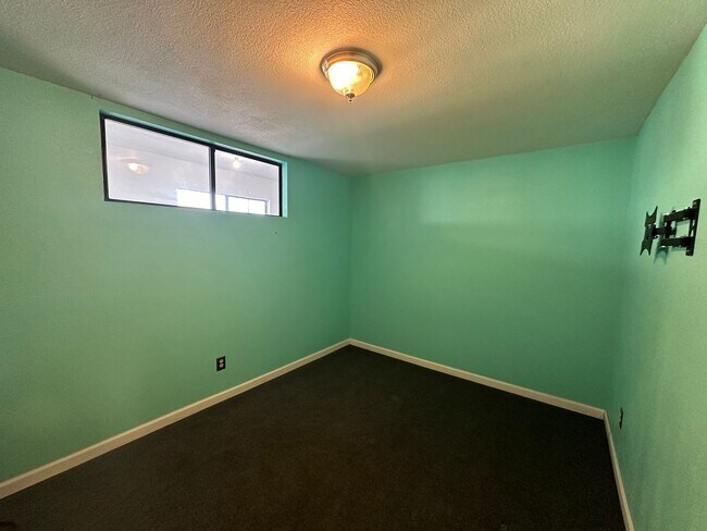 Building Photo - Charming home in Exeter Available now!