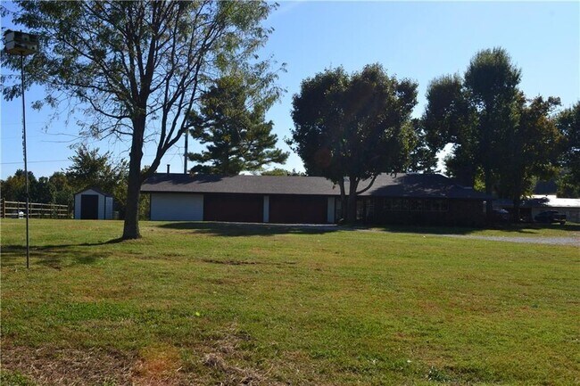 Foto del edificio - 1435 N Starr Dr