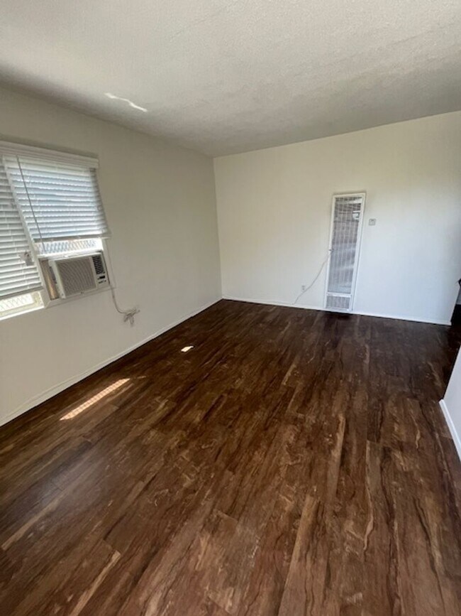 Foto del edificio - 6216 Bright Ave