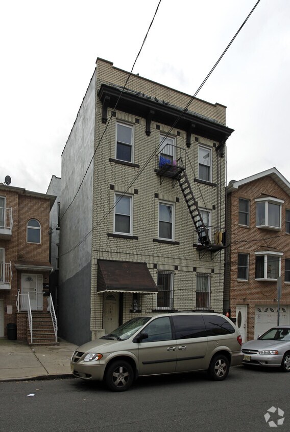 Foto principal - 123 Van Winkle Ave