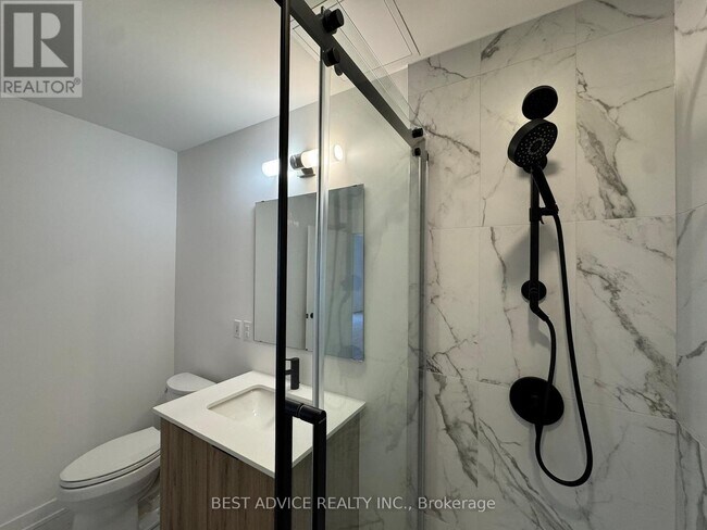 Photo du bâtiment - 56 Lakeside Ter