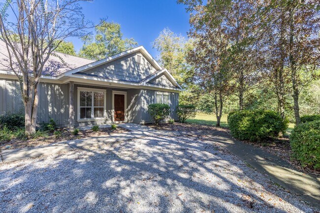 Building Photo - 2BR/1BA in Fairhope!