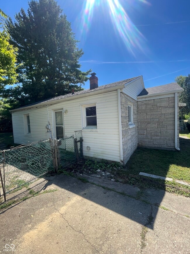 Building Photo - 241 N 19th Ave