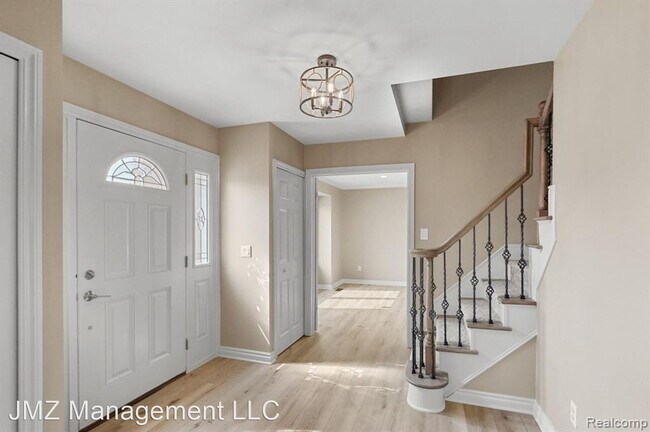 Building Photo - 4 br, 3.5 bath House - 7316 Silver Leaf Lane,
