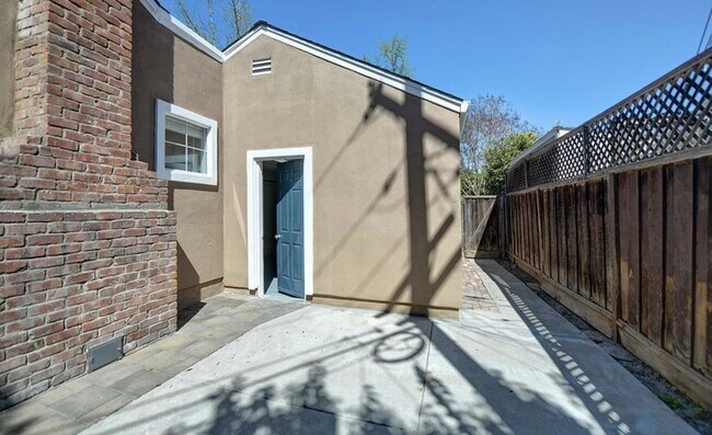 Building Photo - 2224 Newhall St