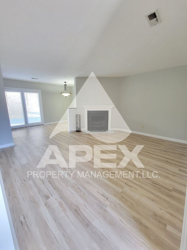 Photo - WEST KNOX - Spacious 2Bd/2Ba Condo in Silverbrook!