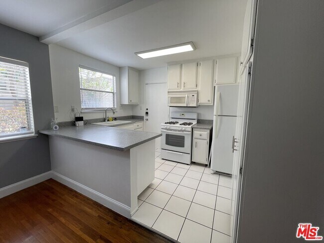 Foto del edificio - 5870 Bowcroft St