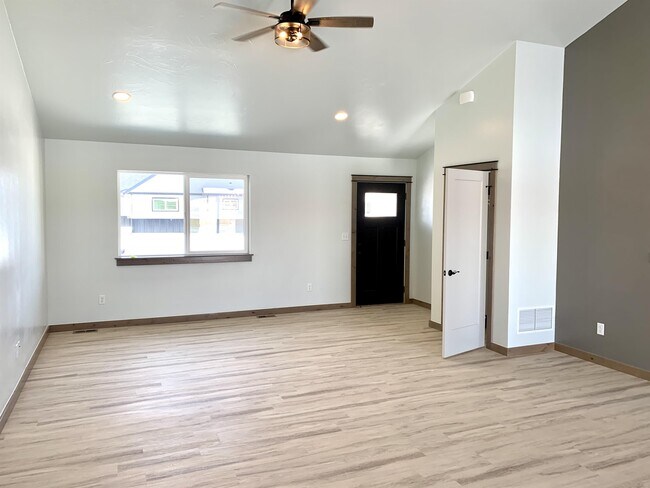 Foto del edificio - 3915 Swan Rd