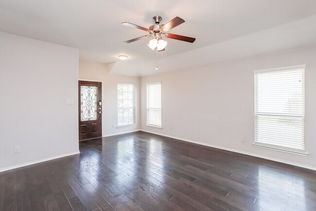 Building Photo - 1305 Silver Ln