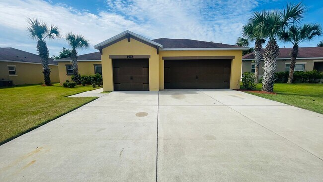 Building Photo - Bella Pointe-3633 Sail Harbor Kissimmee FL...