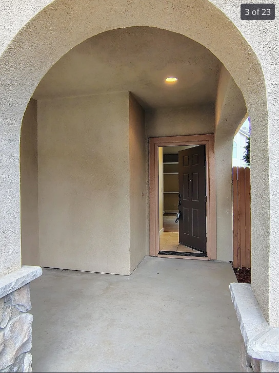 Building Photo - 609 Chateau Way