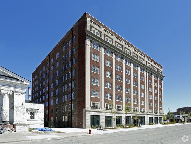 Building Photo - The Strathmore Apartments