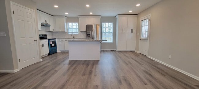 Building Photo - 5530 Little Mill Rd