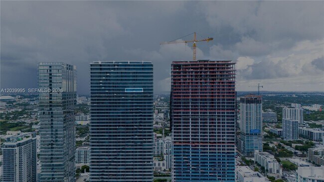 Foto del edificio - 700 NE 24th St