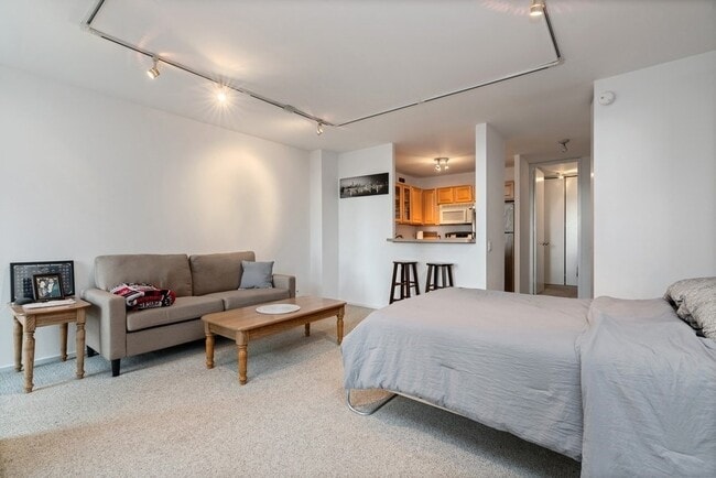 Building Photo - 1030 N State St