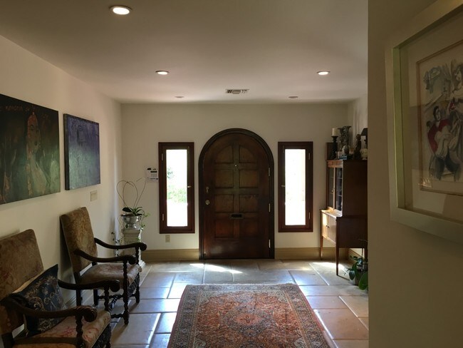 Foto del edificio - 1530 N Crescent Heights Blvd