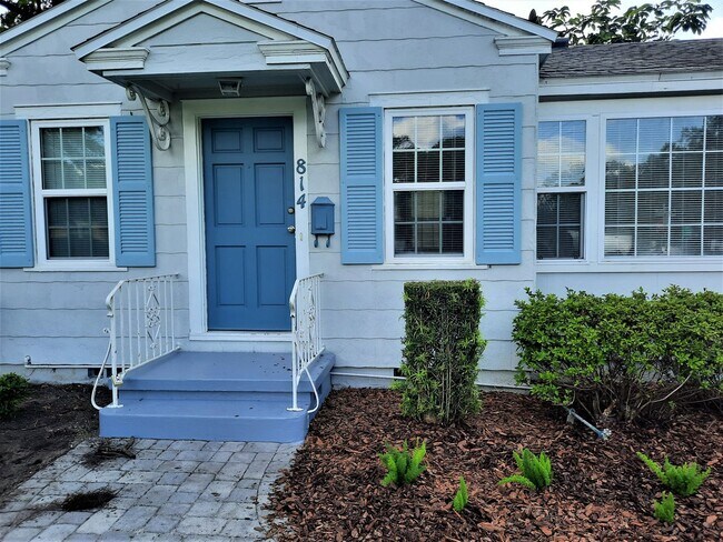 Building Photo - 2/1 with garage in North Colonialtown neig...