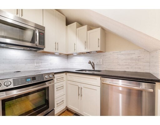 Primary Photo - 103 Appleton St