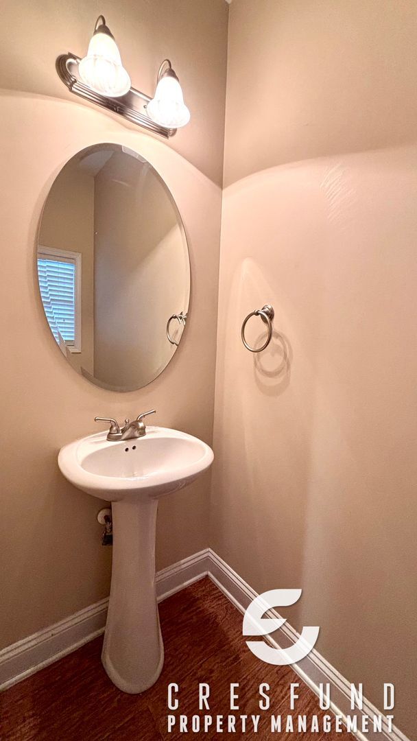 Foto del edificio - 2 BED, 2 BATH TOWNHOME WITH GARAGE AVAILABLE NOW!!!!!!!!!