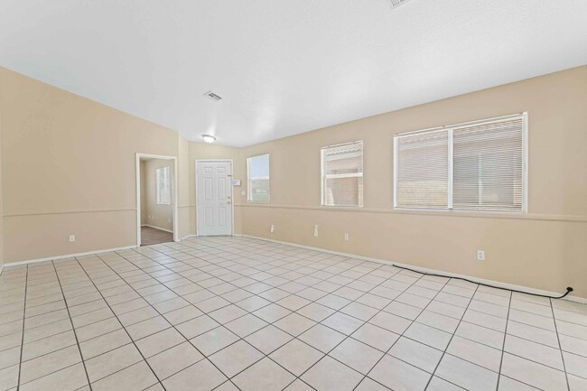 Foto del edificio - Charming Home with Spacious Backyard!