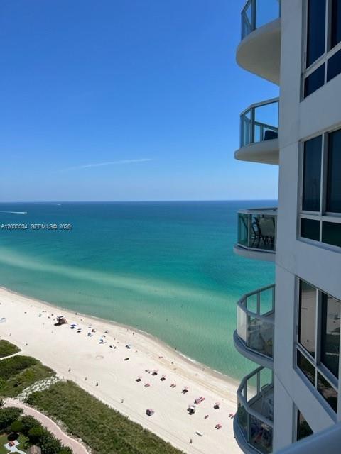 Foto del edificio - 6365 Collins Ave