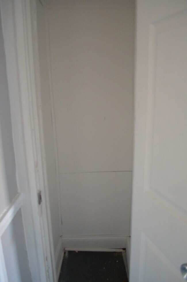 Building Photo - Brookfield Avenue #2