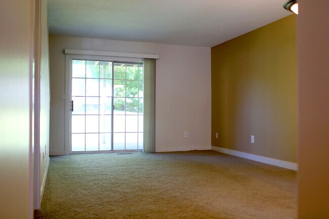Foto del edificio - 736 Pinckney Ct NW