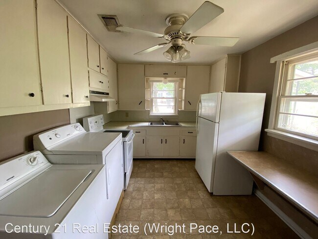 Building Photo - 2 br, 1 bath House - 504 Campus