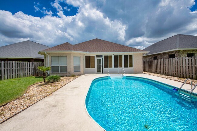 Foto del edificio - Luxury Living with Saltwater Pool, Florida Room & Generator